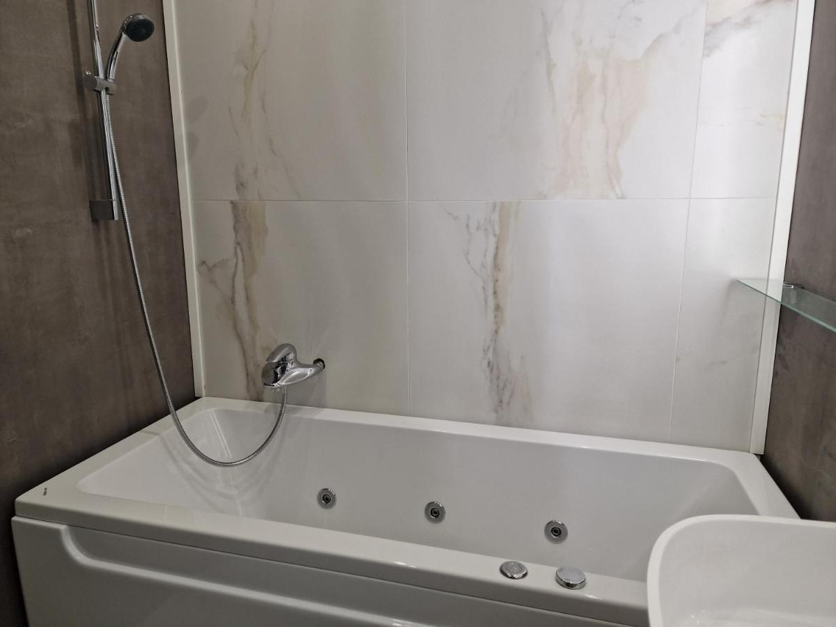 Marsselis Luxe Port Apartment Varna Ngoại thất bức ảnh